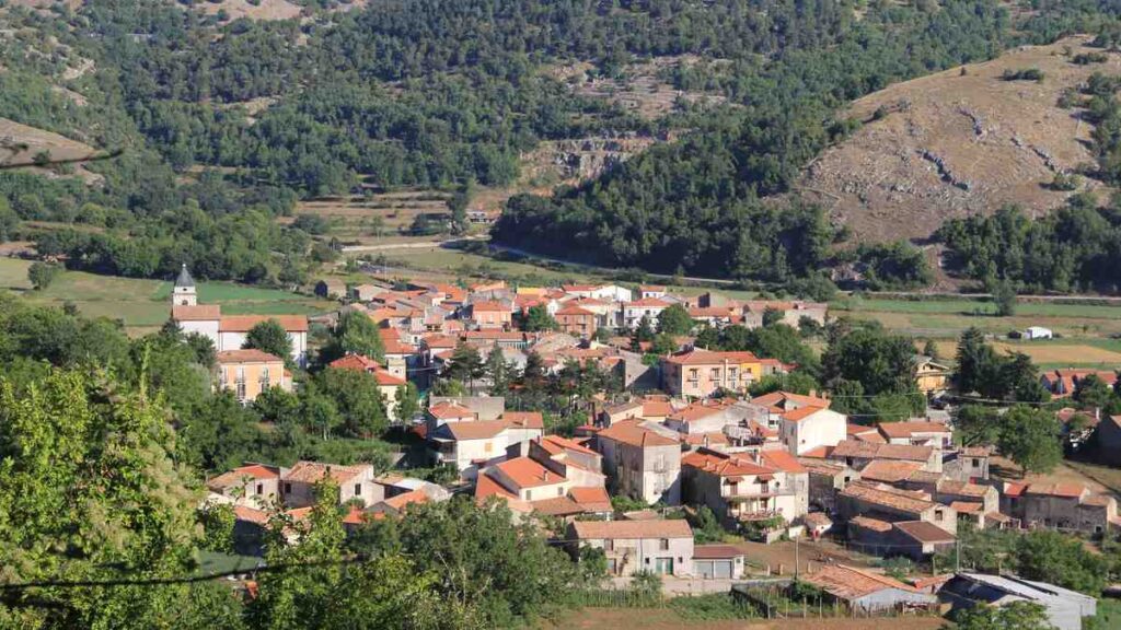 Panorama del borgo di Conca Casale, provincia di Isernia