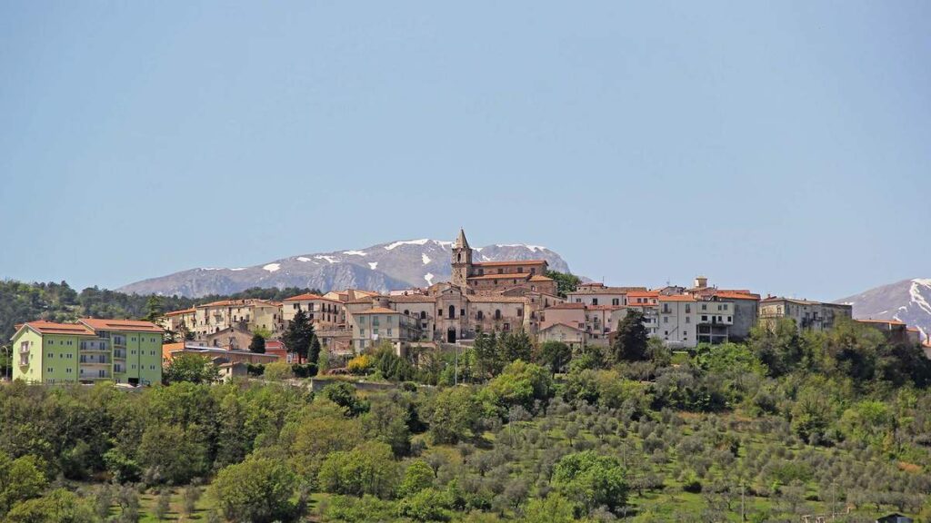 Cinta muraria medievale del borgo di Fornelli, provincia di Isernia