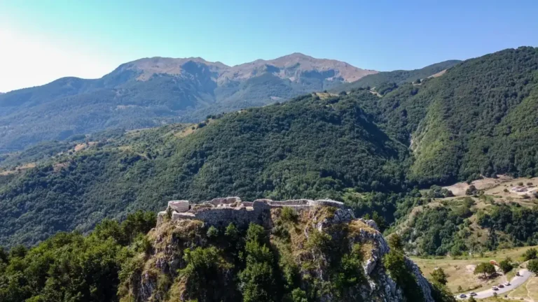 Vista del massiccio del Matese dalla zona del sentiero di Roccamandolfi