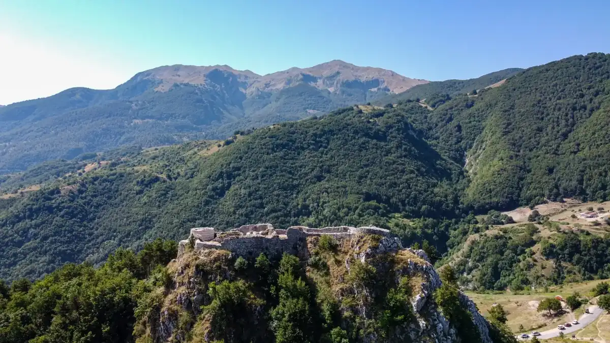 Vista del massiccio del Matese dalla zona del sentiero di Roccamandolfi
