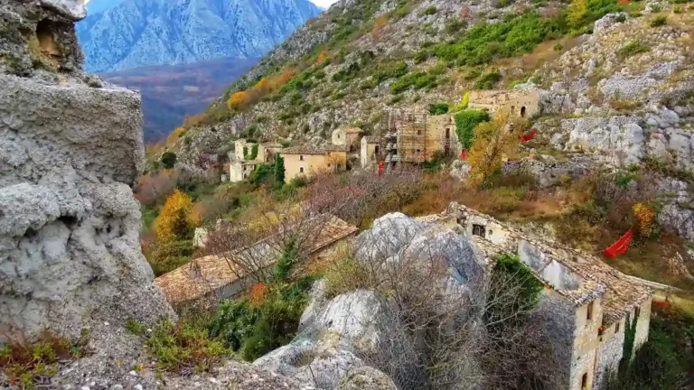 Rocchetta Alta, il borgo medievale abbandonato di Rocchetta a Volturno, arroccato sulla collina