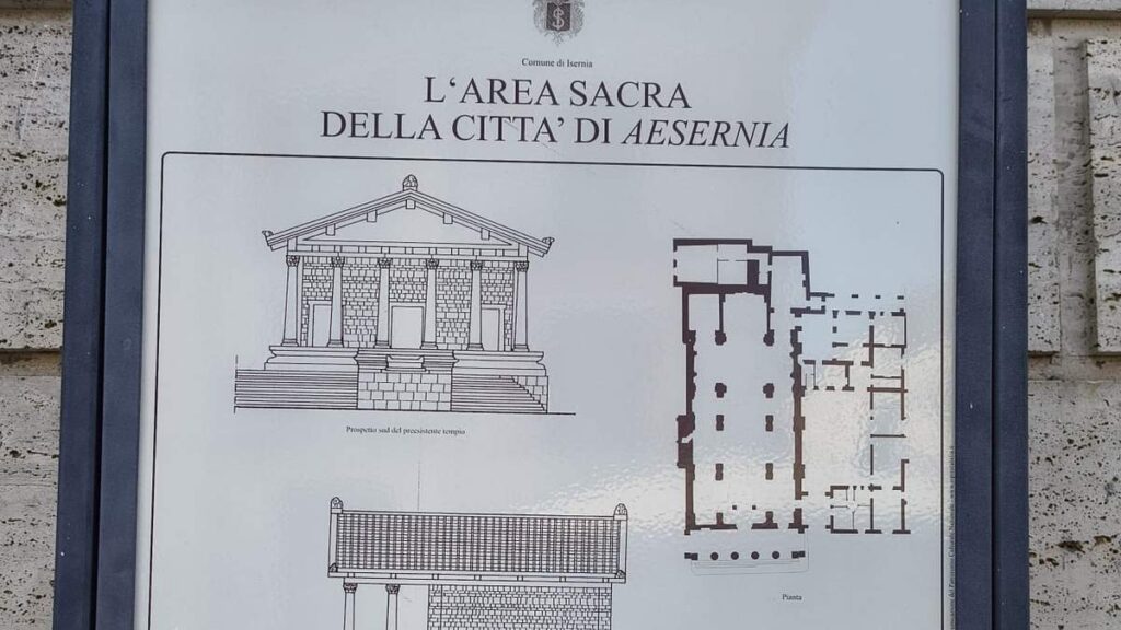 Pannello informativo della Soprintendenza per i Beni Archeologici del Molise sull'Area Sacra della città di Aesernia, sotto la Cattedrale di Isernia